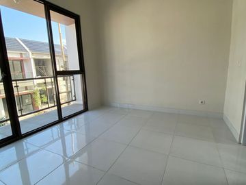 2 Lantai Rumah Full Renovasi Cluster Perumahan Kana Park Siap Huni Dekat Stasiun KRL Akses Tol Legok Parung Panjang Bogor Legok Cisauk Tangerang KED