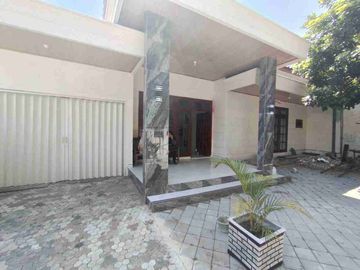 Rumah Besar Pusponjolo Siap Pakai Kinclong Tengah Kota Semarang
