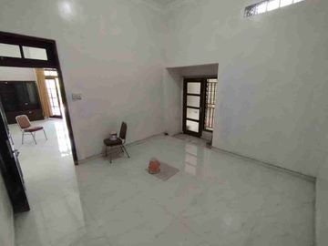 Rumah Besar Pusponjolo Siap Pakai Kinclong Tengah Kota Semarang
