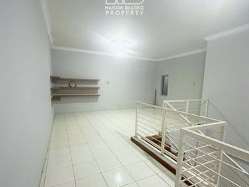 RUMAH 2 LANTAI SIAP HUNI LOKASI STRATEGIS DI PERUMAHAN JLN. SEPAKAT MENTENG KOTA MEDAN