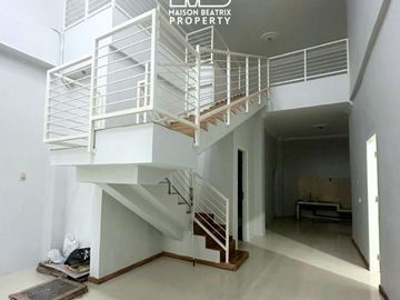 RUMAH 2 LANTAI SIAP HUNI LOKASI STRATEGIS DI PERUMAHAN JLN. SEPAKAT MENTENG KOTA MEDAN