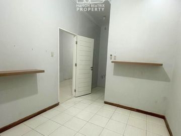 RUMAH 2 LANTAI SIAP HUNI LOKASI STRATEGIS DI PERUMAHAN JLN. SEPAKAT MENTENG KOTA MEDAN