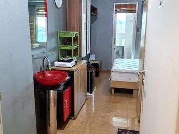 Studio Modern Green Bay Pluit Furnished Lengkap Red Vanity Design Dekat Baywalk Mall & Bandara Soekarno-Hatta
