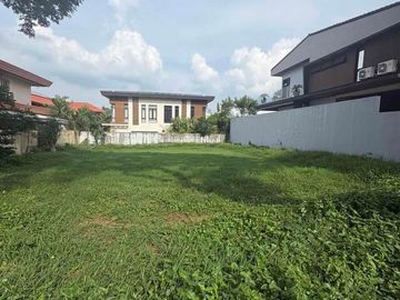 Prime lot for sale along Acacia Avenue in Ayala Alabang Village
