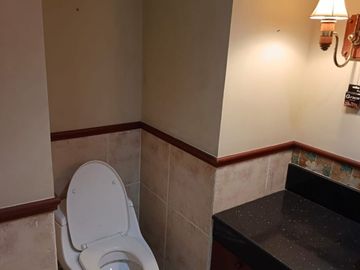 Hunian Premium Kedoya Elok Penthouse, 4 Kamar Tidur, Full Furnished, SHM