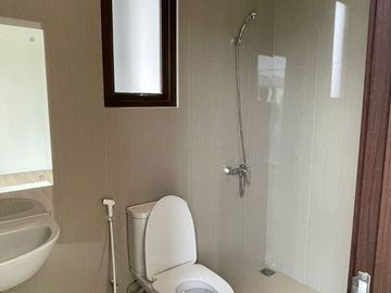 DIJUAL RUMAH CANTIK 2 LANTAI SIAP HUNI POSISI HOEK DI THE MOZIA BSD (LSB49)