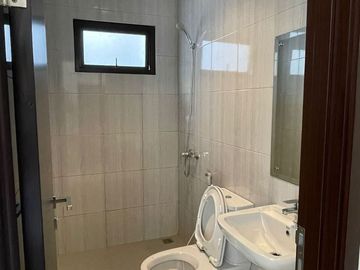 DIJUAL RUMAH CANTIK 2 LANTAI SIAP HUNI POSISI HOEK DI THE MOZIA BSD (LSB49)