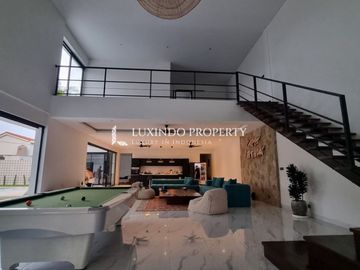 DISEWAKAN BULANAN VILLA DENGAN 4 KAMAR TIDUR DI KEROBOKAN