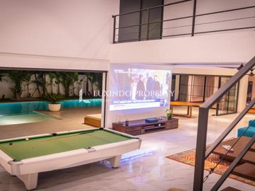 DISEWAKAN BULANAN VILLA DENGAN 4 KAMAR TIDUR DI KEROBOKAN