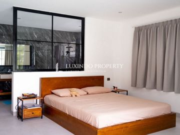 DISEWAKAN BULANAN VILLA DENGAN 4 KAMAR TIDUR DI KEROBOKAN