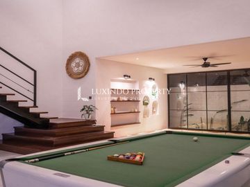 DISEWAKAN BULANAN VILLA DENGAN 4 KAMAR TIDUR DI KEROBOKAN