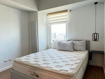 1BR Unit For Lease in Two Serendra, Meranti Tower, BGC, Taguig City