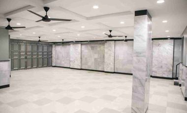 Dijual rumah jakarta selatan, Senayan 
Kebayoran Baru, mewah, lokasi exclusive. 3 lantai.