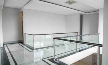 Dijual rumah jakarta selatan, Senayan 
Kebayoran Baru, mewah, lokasi exclusive. 3 lantai.
