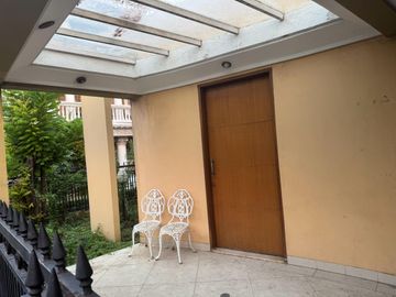 Di Jual Rumah  Hook 2 Lantai di Bintaro Sektor 4, Tangerang Selatan