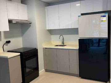 For Rent 1 Bedroom with Balcony Fully Furnished in 38 Park Cebu