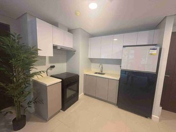 For Rent 1 Bedroom with Balcony Fully Furnished in 38 Park Cebu