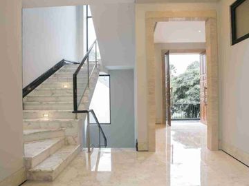 JUAL RUMAH EKSKLUSIF DI SENAYAN KEBAYORAN BARU JAKSEL