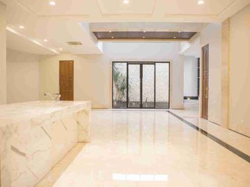 JUAL RUMAH EKSKLUSIF DI SENAYAN KEBAYORAN BARU JAKSEL