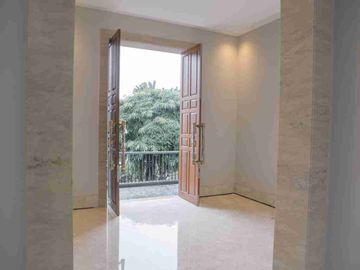 JUAL RUMAH EKSKLUSIF DI SENAYAN KEBAYORAN BARU JAKSEL