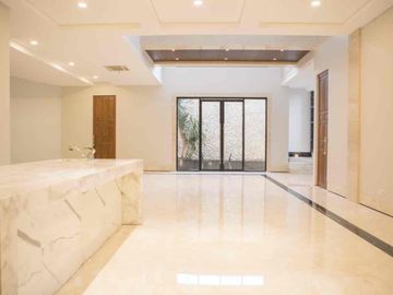 Rumah Mewah dan Nyaman di Tengah Kota Untuk Investasi Jangka Panjang di Senayan Jakarta