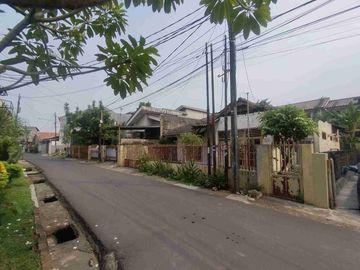 Dijual cepat rumah tua hitung tanah di jl Pangkalan Jati Cipinang Melayu , Makasar Jakarta Timur