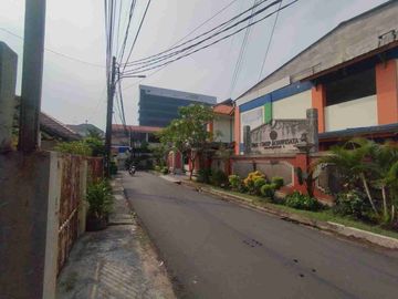 Dijual cepat rumah tua hitung tanah di jl Pangkalan Jati Cipinang Melayu , Makasar Jakarta Timur