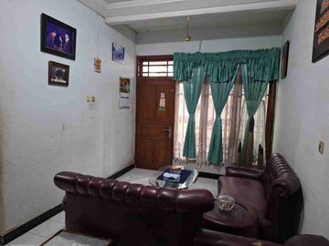 RUMAH DEKAT DENGAN JALAN UTAMA