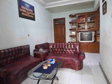 RUMAH DEKAT DENGAN JALAN UTAMA
