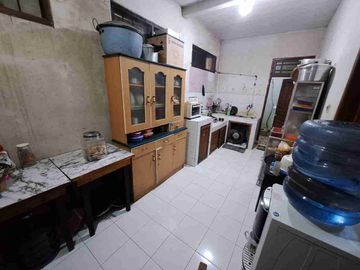 RUMAH DEKAT DENGAN JALAN UTAMA