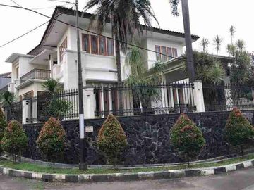 Rumah Mewah Dalam Komplek Elit Bawah NJOP Dekat Binus Kemanggisan Palmerah Jakarta Barat