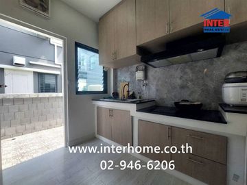 Two-story detached house, 50.8 sq.wah, Centro Bangna-Kingkaew Village, near Suvarnabhumi Airport, Soi Kingkaew 6/1, Kingkaew Road, Bangna-Trat Road, B