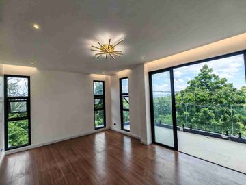 6BR 5T&B VIEW-TIFUL MONTEVERDE ROYALE MANSION RFO SOON