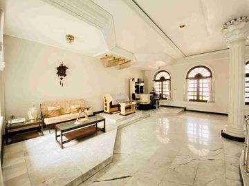 Rumah Dharmahusada Indah
