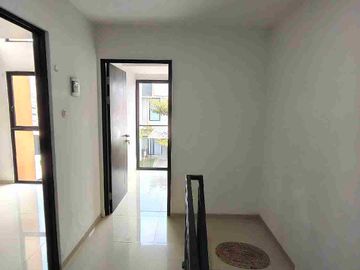 Disewakan rumah eastern park ada AC tiap kamar perumahan Grand Eastern, Surabaya timur