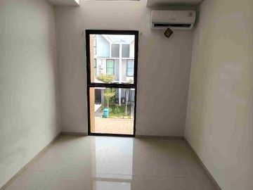 Disewakan rumah eastern park ada AC tiap kamar perumahan Grand Eastern, Surabaya timur