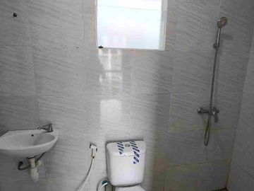 Disewakan rumah eastern park ada AC tiap kamar perumahan Grand Eastern, Surabaya timur