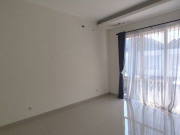 Rumah Cantik 2 Lantai Uk 7X12.5 di Suvarna Sutera Tangerang 1KA0002L