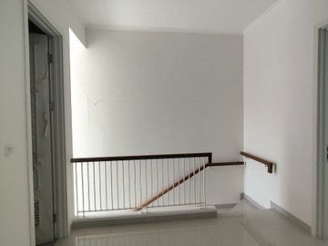 Rumah Cantik 2 Lantai Uk 7X12.5 di Suvarna Sutera Tangerang 1KA0002L