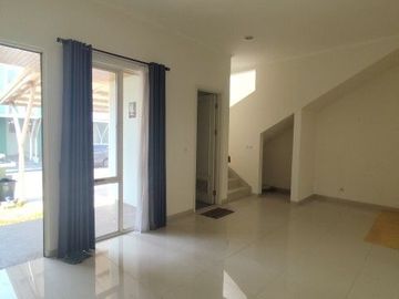 Rumah Cantik 2 Lantai Uk 7X12.5 di Suvarna Sutera Tangerang 1KA0002L