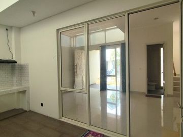 Rumah Cantik 2 Lantai Uk 7X12.5 di Suvarna Sutera Tangerang 1KA0002L