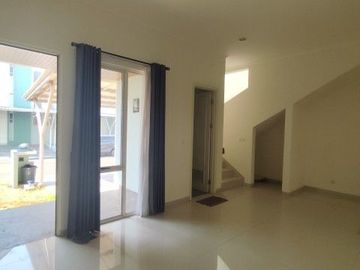 Rumah Cantik 2 Lantai Uk 7X12.5 di Suvarna Sutera Tangerang 1KA0002L