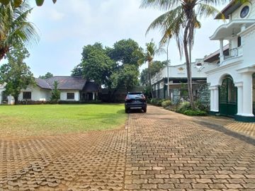 UPDATE HARGA  BEST PRICE & BEST LOCATION !!! FOR SALE RUMAH MEWAH SIAP HUNI/ SEMI FURNISH UNDER NJOP HALAMAN LUAS DI PERMATA HIJAU DUA JAKARTA SELATAN