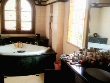 UPDATE HARGA  BEST PRICE & BEST LOCATION !!! FOR SALE RUMAH MEWAH SIAP HUNI/ SEMI FURNISH UNDER NJOP HALAMAN LUAS DI PERMATA HIJAU DUA JAKARTA SELATAN