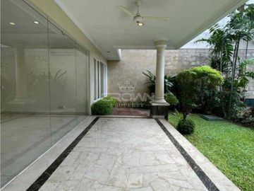 Rumah 3 Lantai di Pondok Indah Jakarta Selatan. SHM