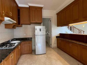 Rumah 3 Lantai di Pondok Indah Jakarta Selatan. SHM