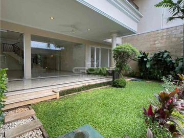 Rumah 3 Lantai di Pondok Indah Jakarta Selatan. SHM