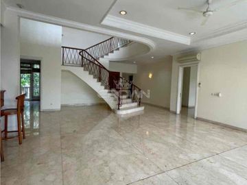 Rumah 3 Lantai di Pondok Indah Jakarta Selatan. SHM