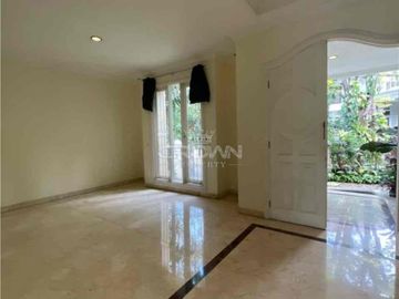 Rumah 3 Lantai di Pondok Indah Jakarta Selatan. SHM