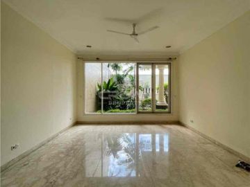 Rumah 3 Lantai di Pondok Indah Jakarta Selatan. SHM